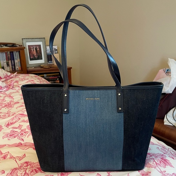 Michael Kors Handbags - 🔥 Michael Kors 2 Tone Denim Tote 🔥